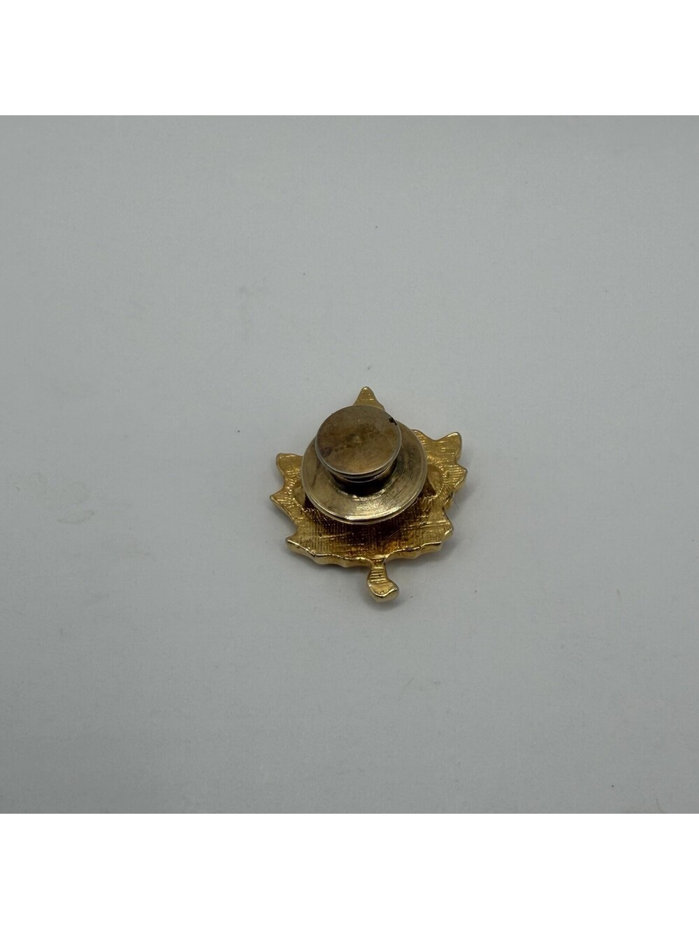 Vintage Mack Truck Bulldog Canadian Maple Leaf Lapel Pin Gold Tone Metal Hat - Picture 2 of 3